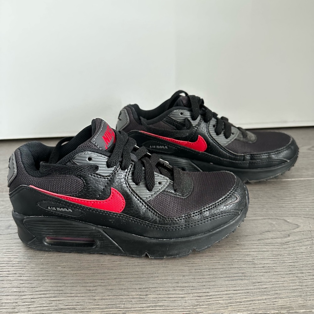 Nike Kids Air Max 90 Size 3.5Y Black and Red Sneakers